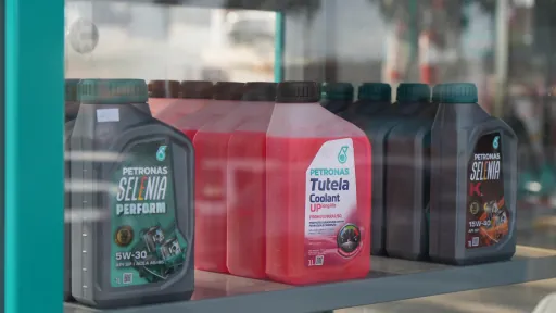 Produtos Petronas para motor e radiador